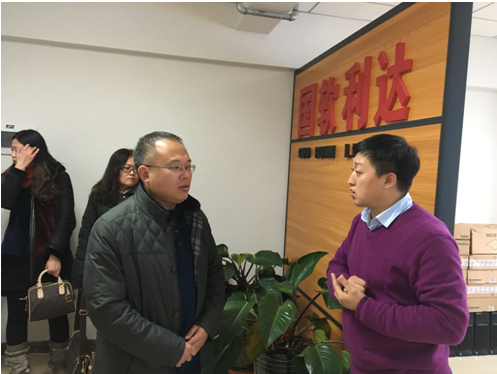 学院领导与企业负责人交流学院领导与企业负责人交流